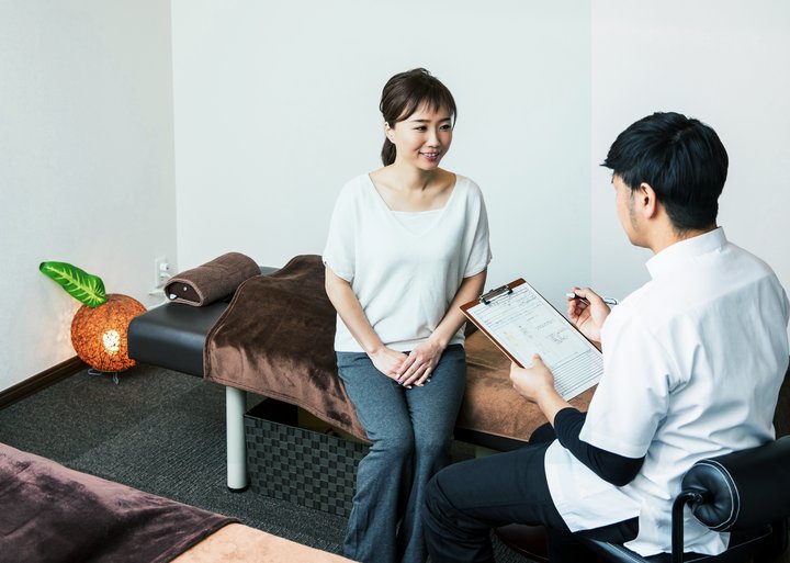 施術前のヒアリングの様子